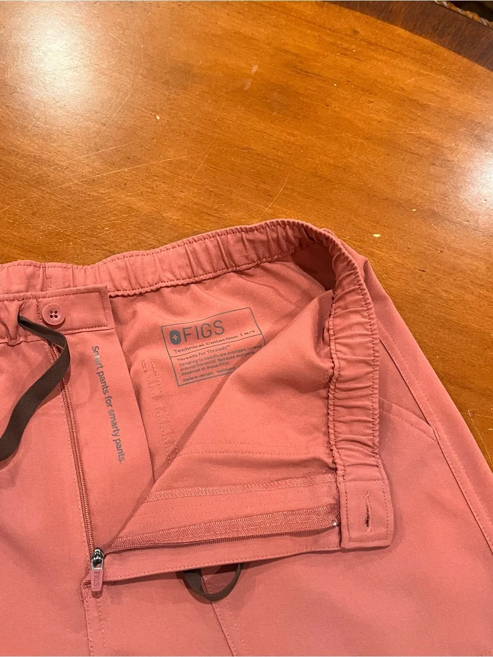 Figs Men’s Cairo Cargo Scrub Pants Mauve Medium Short Straight Leg Drawstring